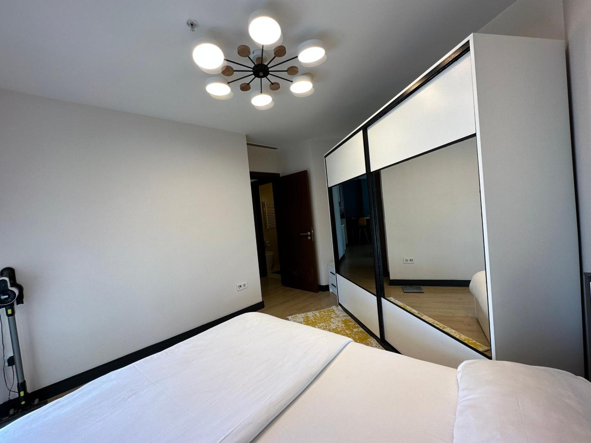 Stylish Flat-eagle Eye For Istambul
